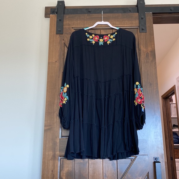 Free People SZ M black tiered dress. Long sleeves, elastic cuff & embroidery. - Picture 3 of 6